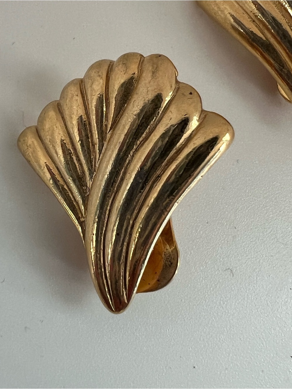 Vintage Gold Fan Clip-On Earrings Art Deco 80s Old Money Quiet Luxury Statement - Picture 3 of 5